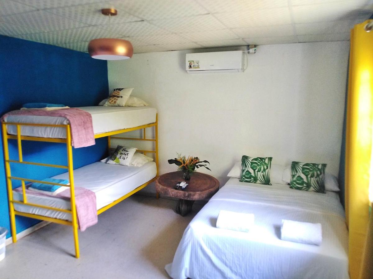 Hostal & Cafe Travelers Сантьяго Экстерьер фото