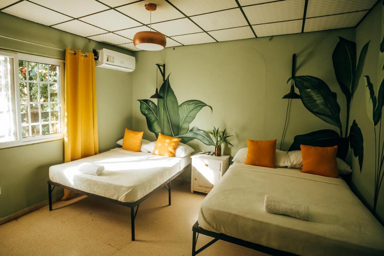 Hostal & Cafe Travelers Сантьяго Экстерьер фото