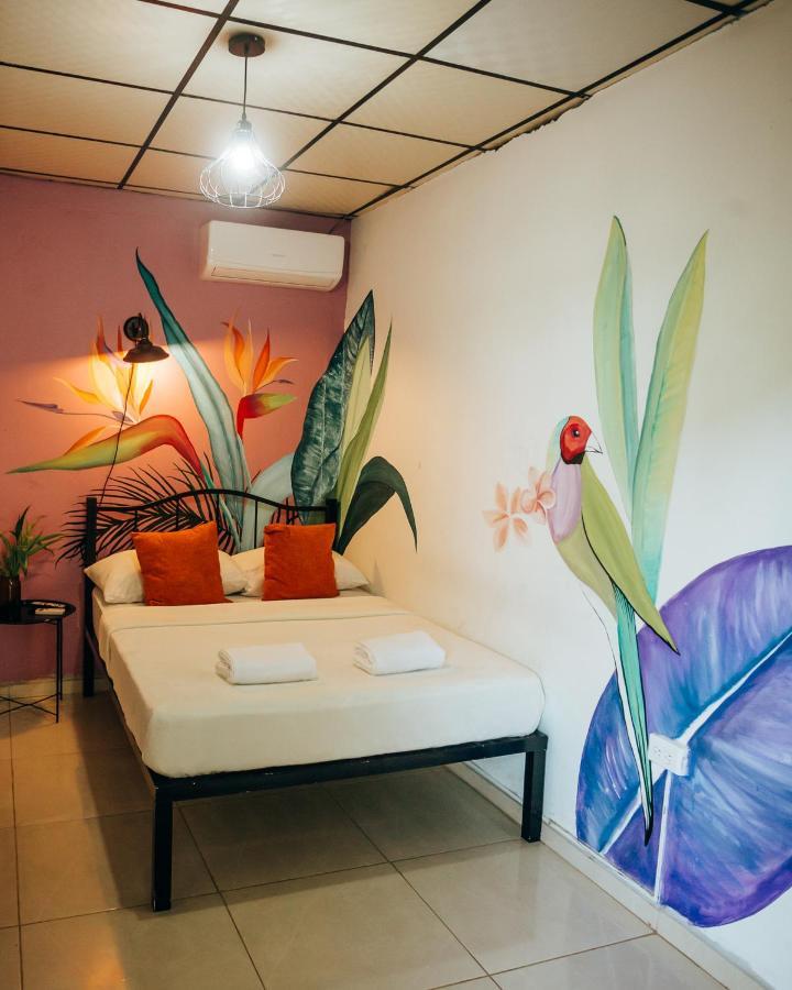Hostal & Cafe Travelers Сантьяго Экстерьер фото