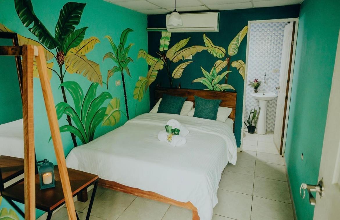 Hostal & Cafe Travelers Сантьяго Экстерьер фото