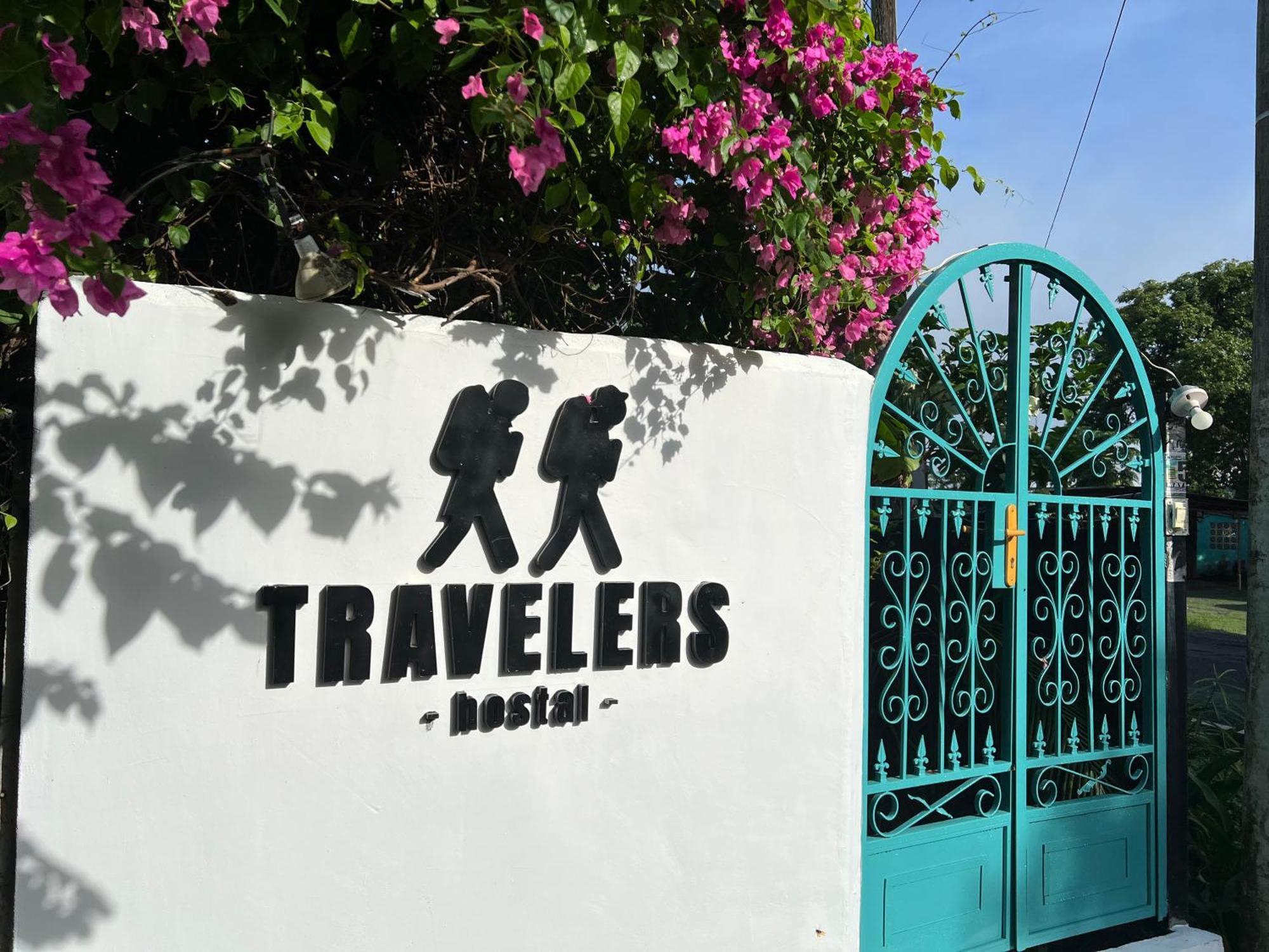 Hostal & Cafe Travelers Сантьяго Экстерьер фото